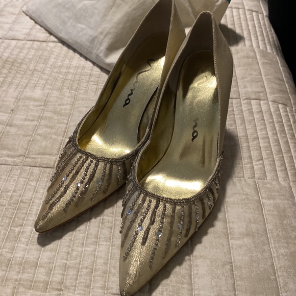 Golden heels - Picture 5 of 9